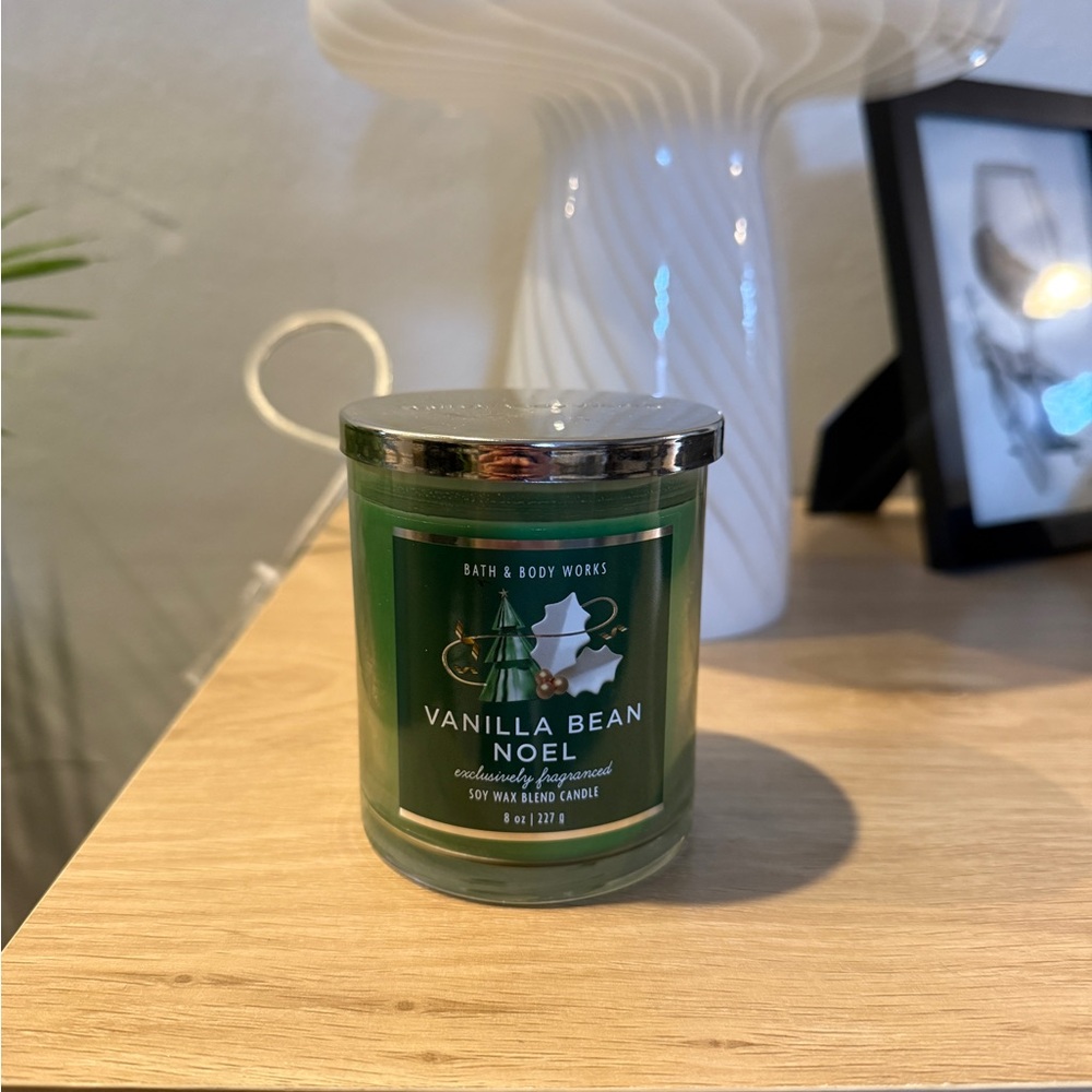 Bath & Body Works Vanilla Bean Noel Green Candle